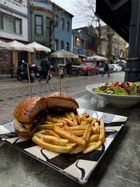 Kuzguncuk Burger Cafe fotoğraf 3