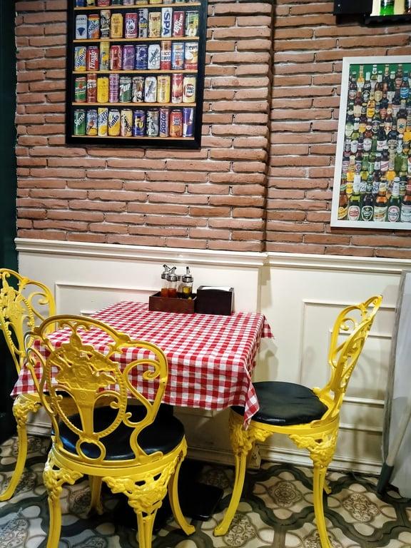 Little Italy Pizzeria