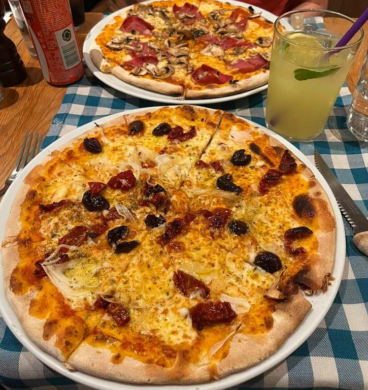 Pizzeria Pidos fotoğraf 18