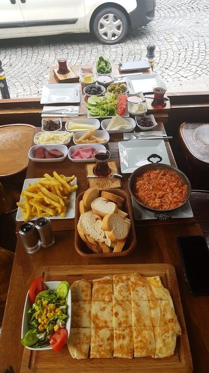 ŞAİRLER KAHVESİ AKARETLER fotoğraf 7