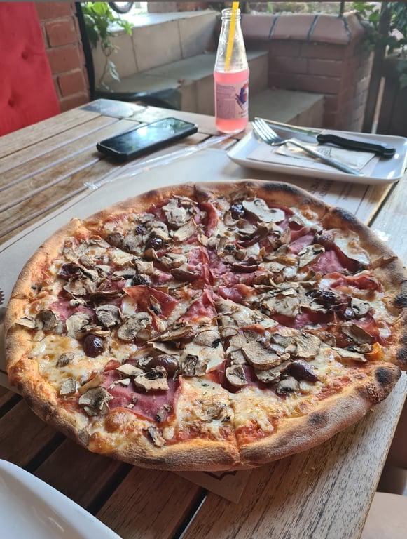 Olive's Pizzeria fotoğraf 3