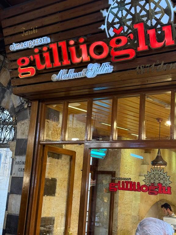 Tarihi Elmacıpazarı Güllüoğlu Baklava fotoğraf 6