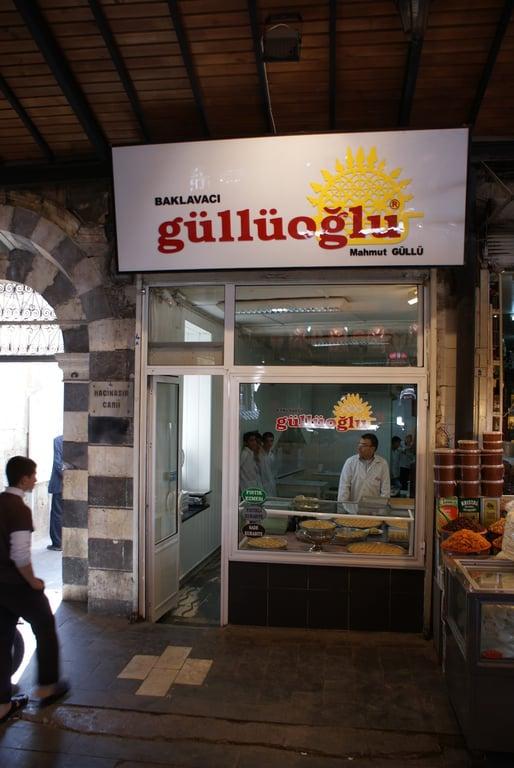 Tarihi Elmacıpazarı Güllüoğlu Baklava fotoğraf 2