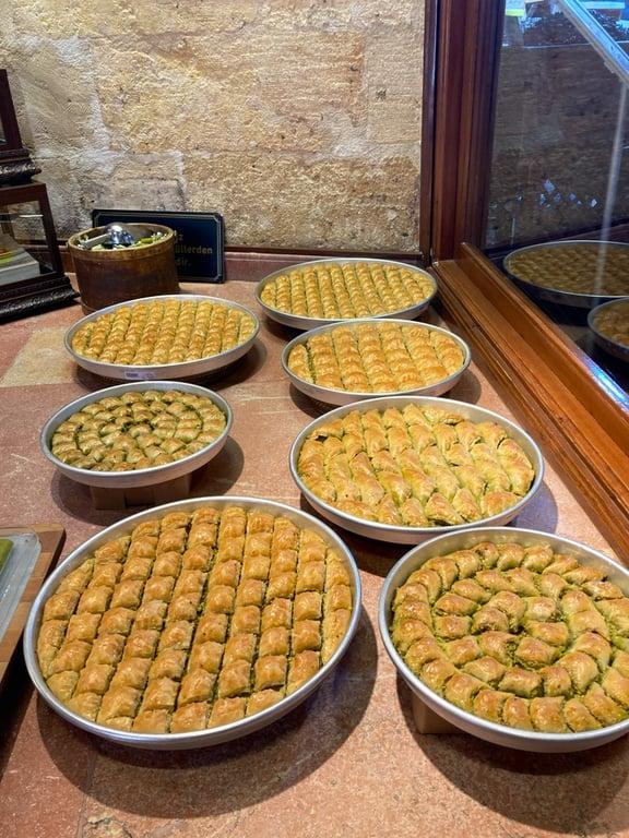 Tarihi Elmacıpazarı Güllüoğlu Baklava fotoğraf 5