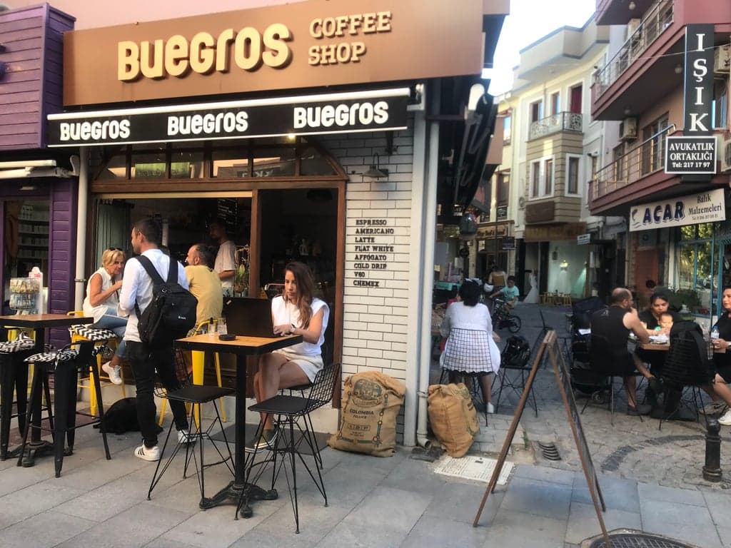 BUEGROS Coffee Shop