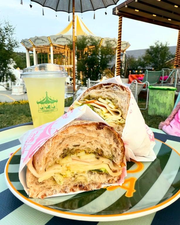 Carousel Cafe fotoğraf 3