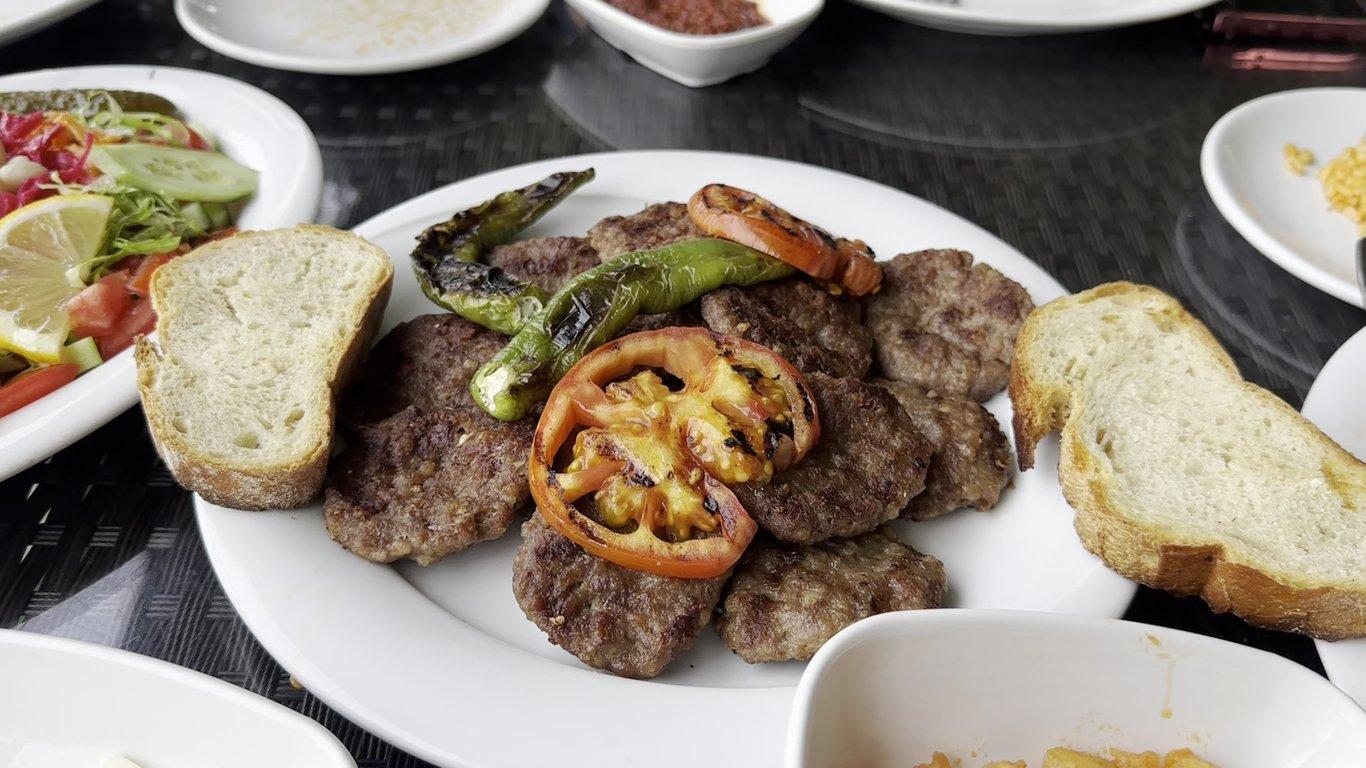 Saray Köfte Balık Restaurant Akçaabat fotoğraf 2