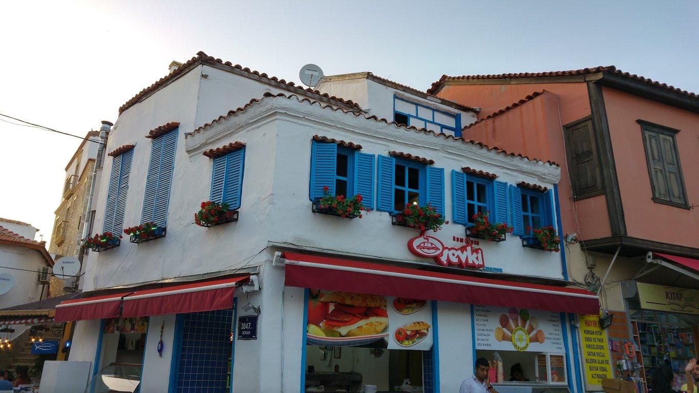 Kumrucu Şevki Çeşme Merkez-Cafe-Cafeterya-Fast Food-Çeşme Kumrucu fotoğraf 1