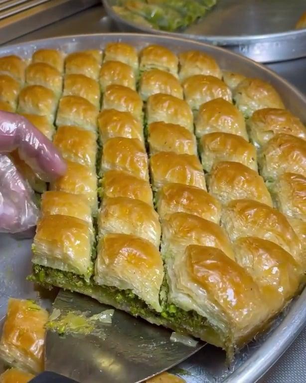 Çelebioğulları Baklavacı Elmacı Pazarı