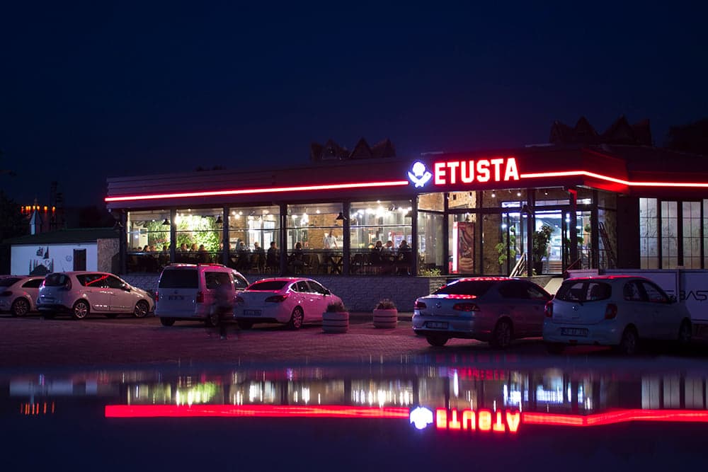 Etusta (baştaş Grup)