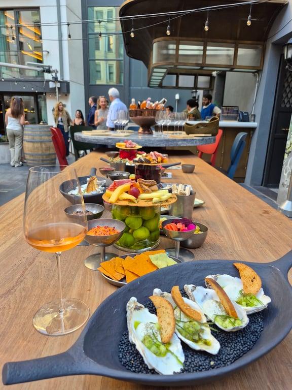 Karas Wine Bar & Bites fotoğraf 4