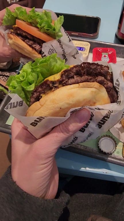 Pov Burger fotoğraf 2