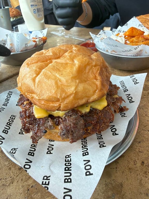 Pov Burger fotoğraf 3