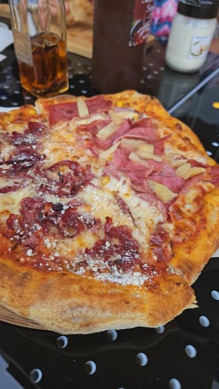 Slice of Pizza Luna fotoğraf 2
