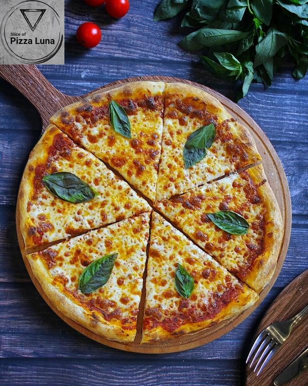 Slice of Pizza Luna fotoğraf 4