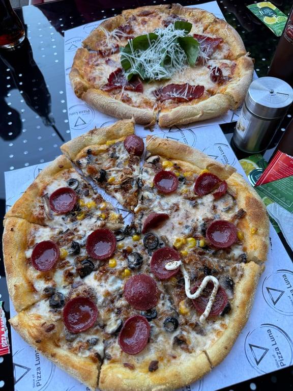 Slice of Pizza Luna fotoğraf 5
