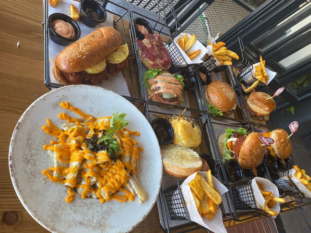 SMOKEY BURGER & KUMRUCU TOMBUL fotoğraf 4