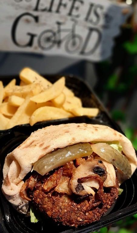 KEM KÜM Egyptian Vegan Restaurant Moda Kadıköy Istanbul fotoğraf 2