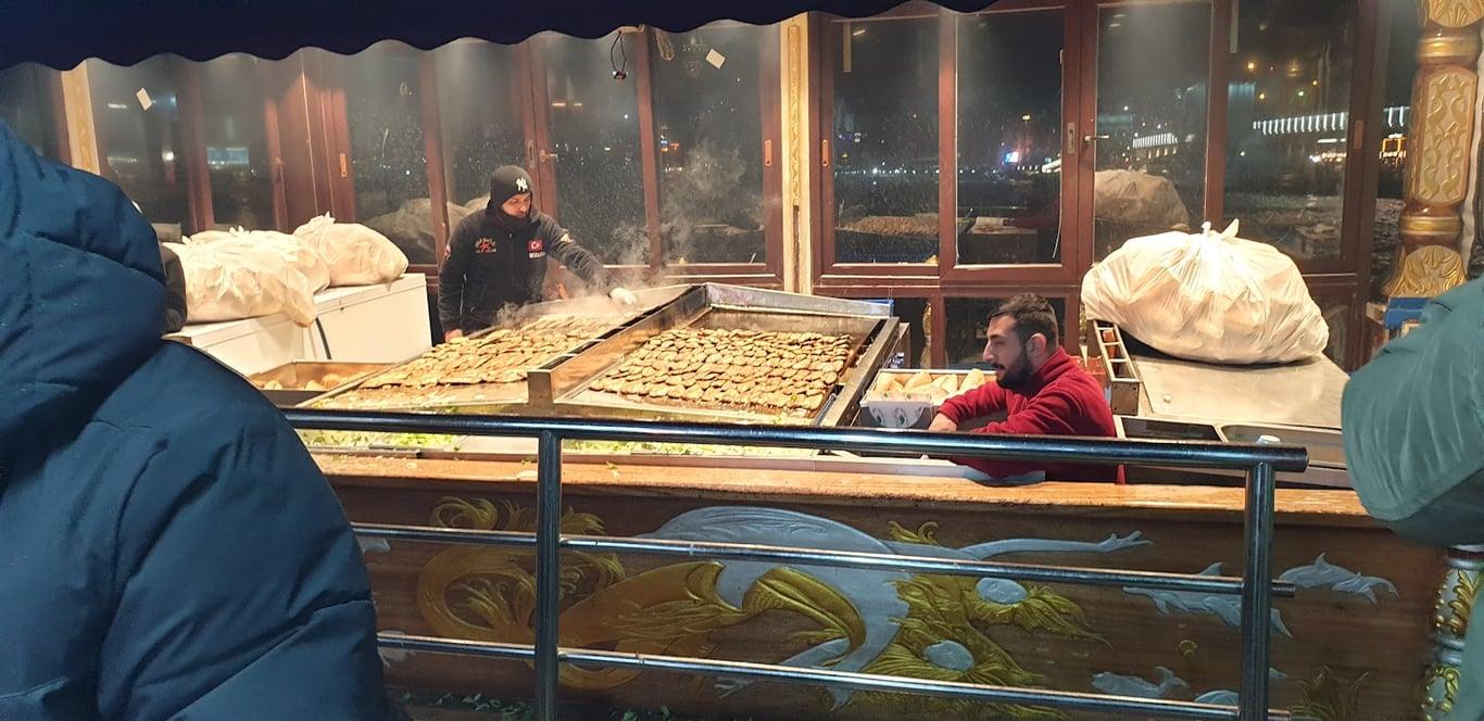 Tarihi Eminönü Balık Ekmek fotoğraf 3
