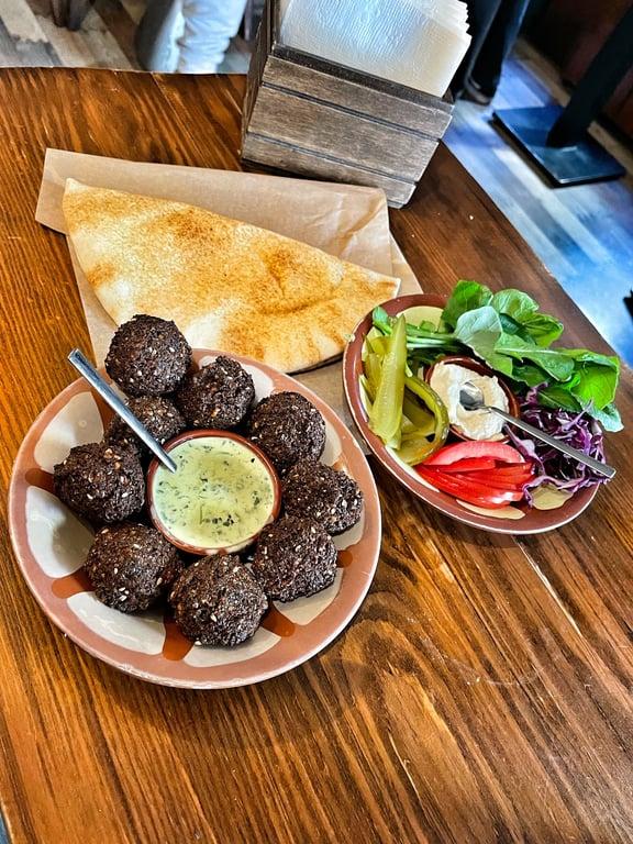 YALLA FALAFEL fotoğraf 7