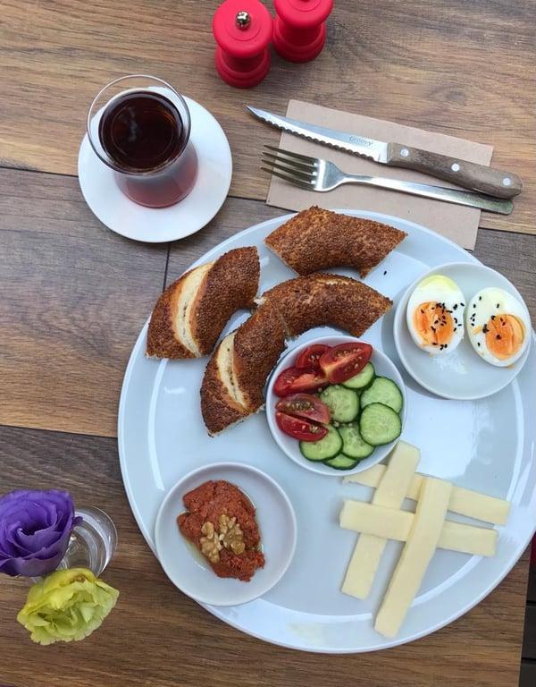 KALAMİSSİA KAFE & KALAMÍSSÍA DONDURMA