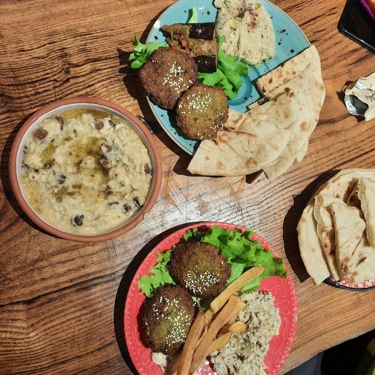 KEM KÜM Egyptian Vegan Restaurant Moda Kadıköy Istanbul fotoğraf 9