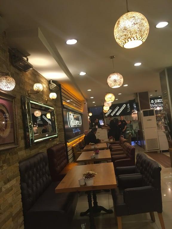 Garniture Cafe Restaurant Patisserie