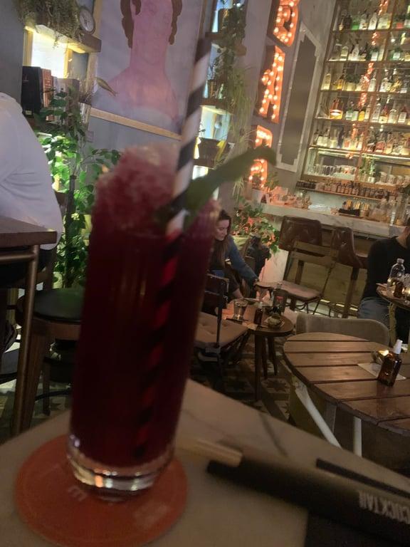 Moretenders’ Cocktail Crib & Sushi