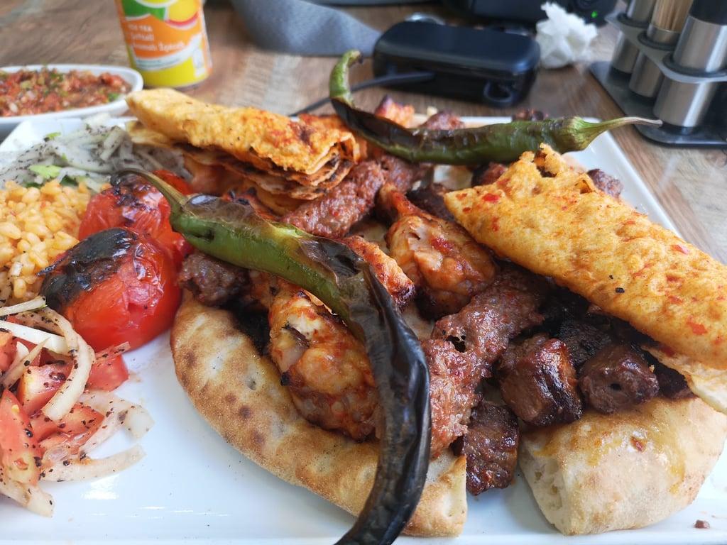 Balat lahmacun ve kebap salonu fotoğraf 1