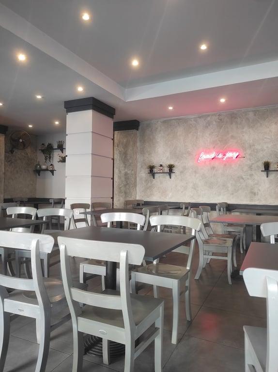 Broadway Restaurant fotoğraf 3