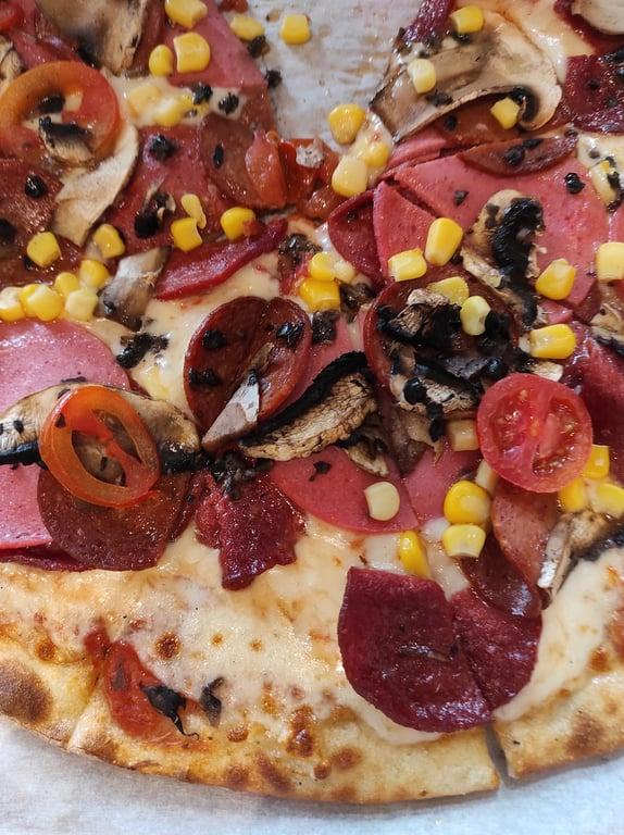 Pizza Locale fotoğraf 3
