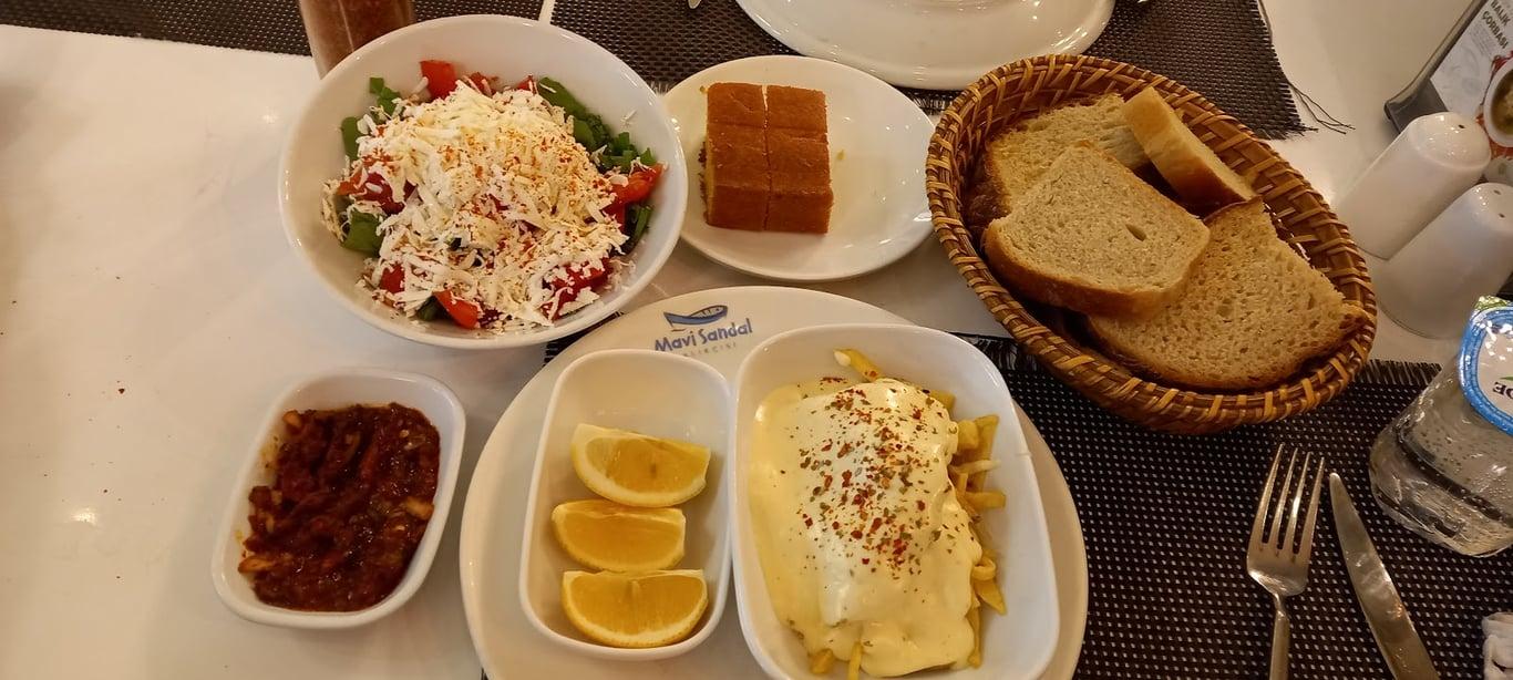 Mavi Sandal Balıkçısı