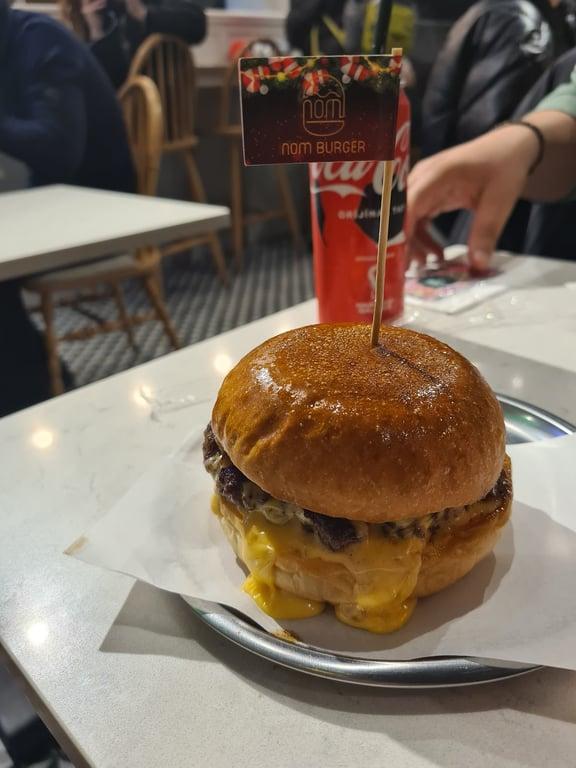 NOM BURGER