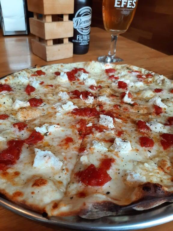 The Upper Crust Pizzeria Bebek fotoğraf 9
