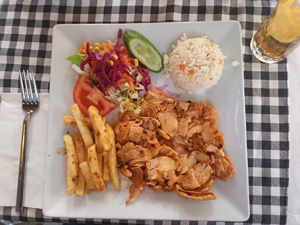 Local kebab pizza restaurant fotoğraf 3
