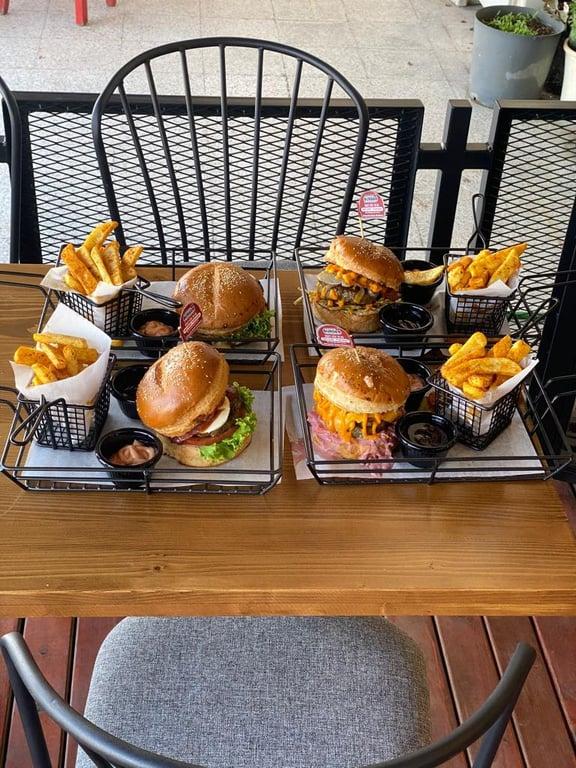 SMOKEY BURGER & KUMRUCU TOMBUL fotoğraf 3