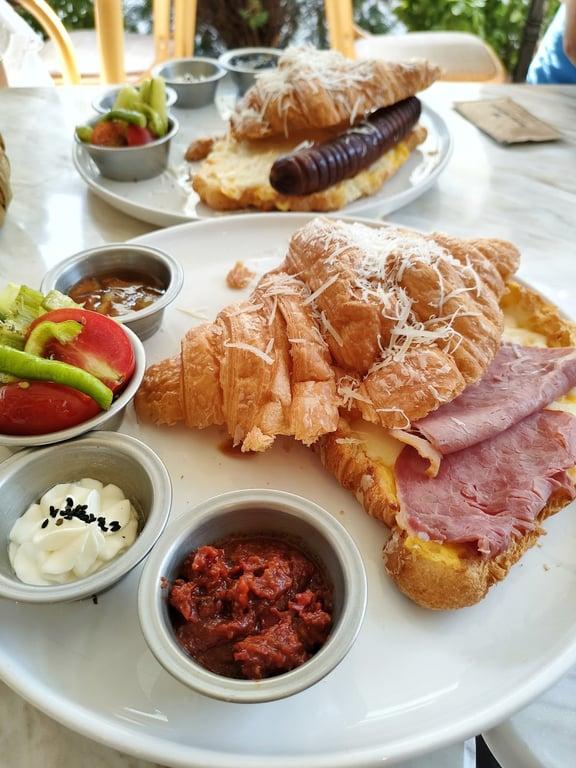 Nou Breakfast Club & Coffee