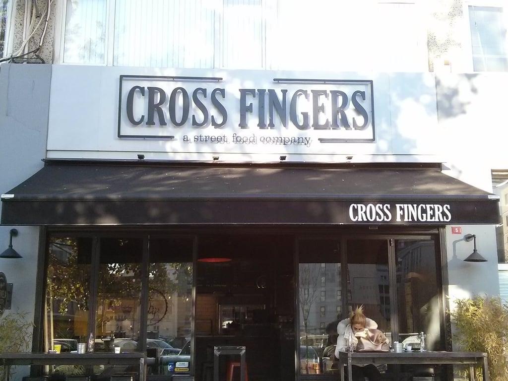 Cross Fingers fotoğraf 7